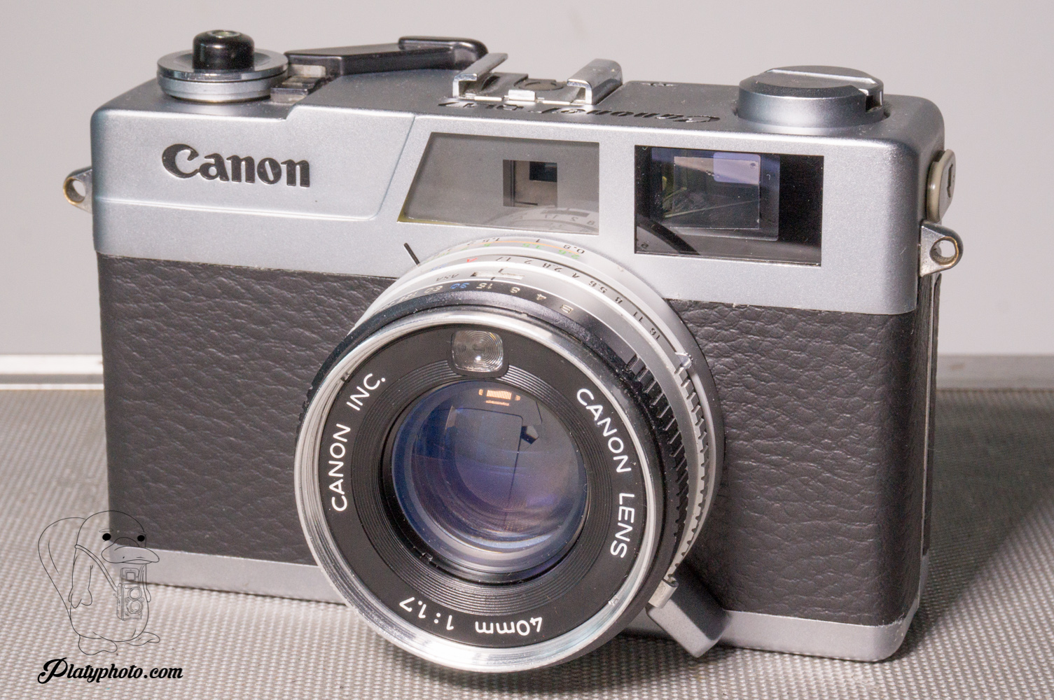 Appareil photo Canon QL 17 avec étui vintage de collection