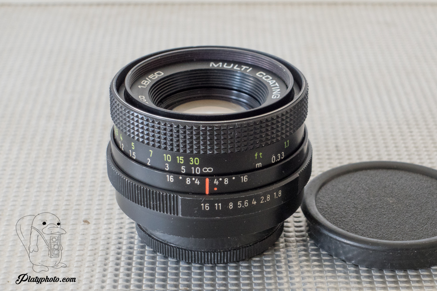 OBJECTIF M42 50MM f1,9 ZENITAR avec bouchons, pare-soleil et housse